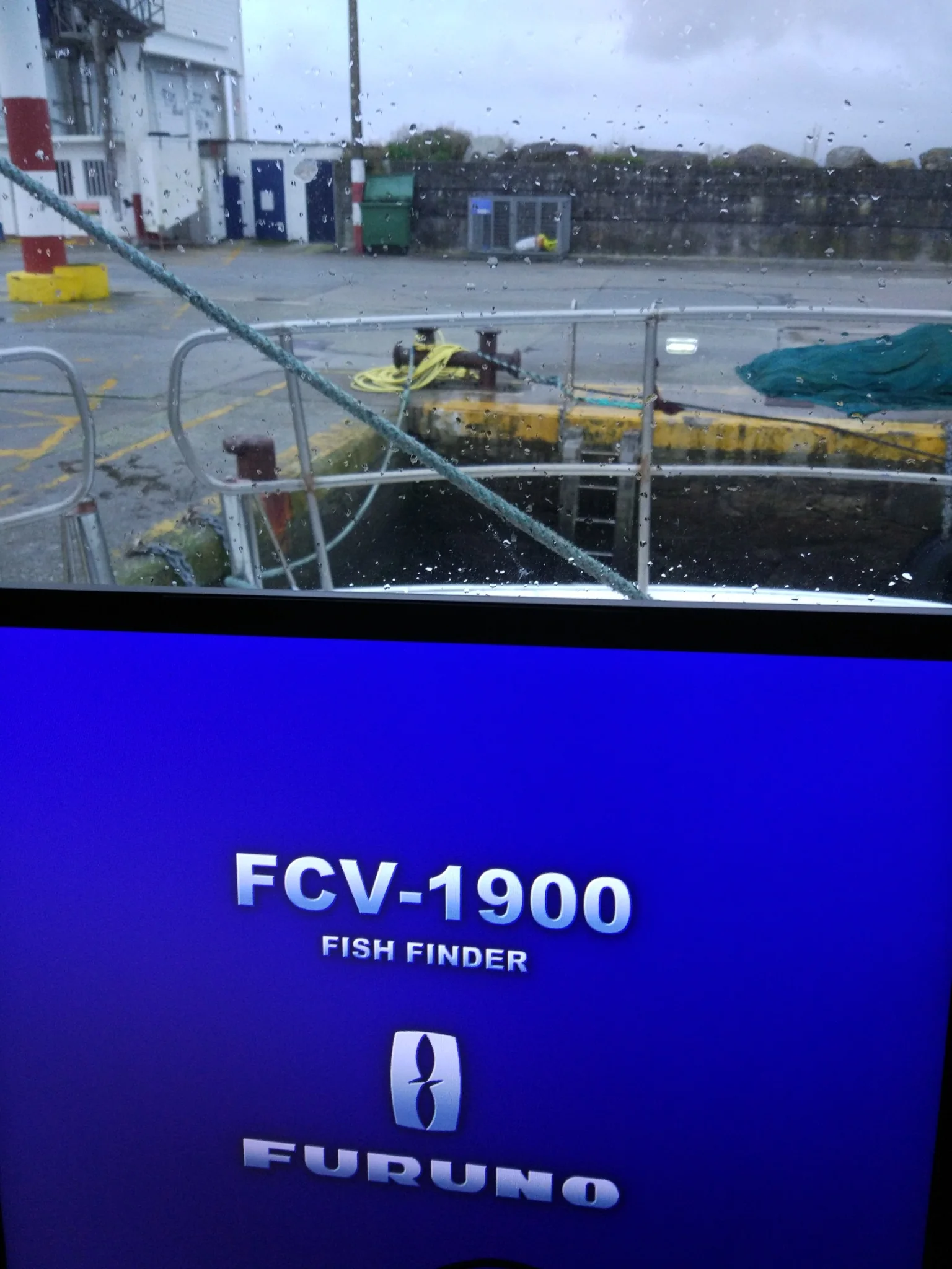 Sonda Furuno FCV-1900 instalada a bordo