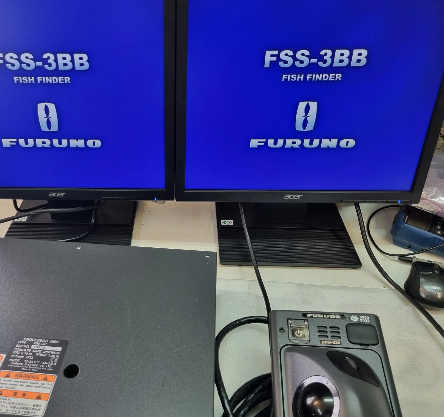 Sistema Furuno FSS-3BB de sonda y detección con monitores y trackball